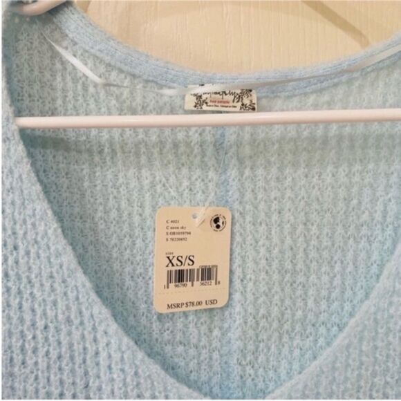 Free People NWT Pullover V neck Sweater size M/L - Picture 2 of 5